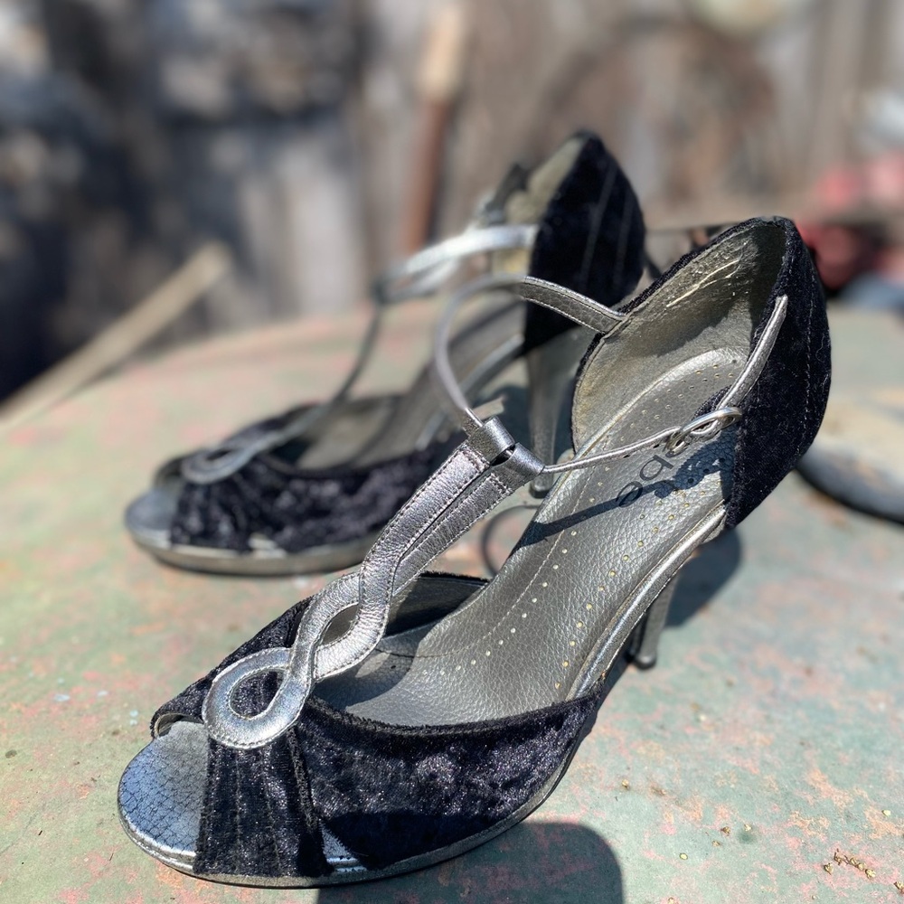 Vintage BeBe Retro Disco Black and Silver Velvet Heels Gatsby Regency Flapper